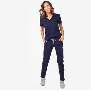 NWOT Figs Yola Skinny Scrub Pants Size Medium Navy